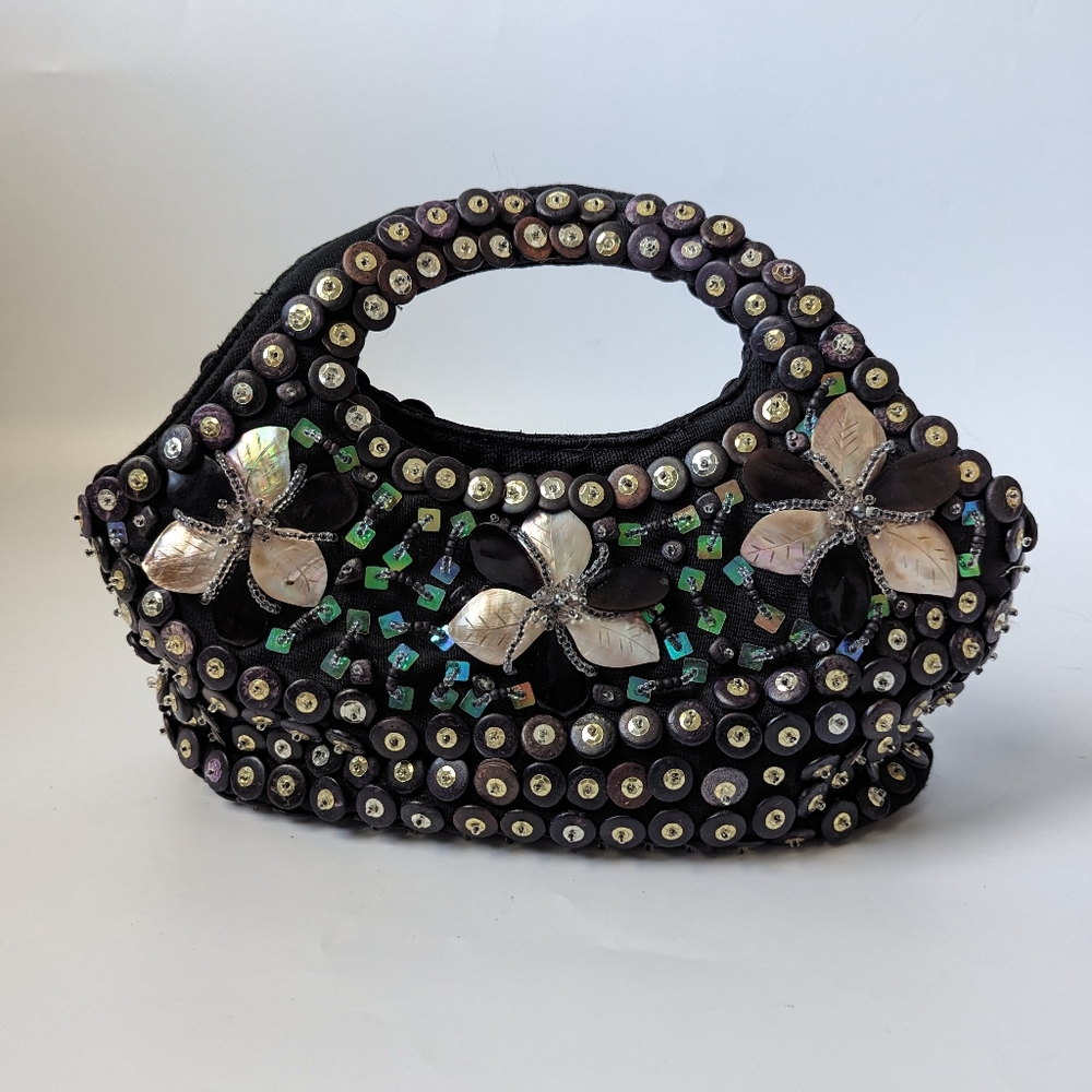 Vintage Summer beachy beaded mother of Pearl floral button art hand bag